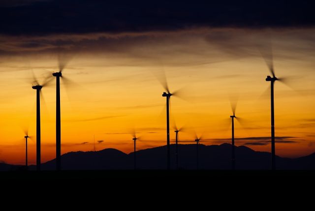 Wind turbines 2991696 1280