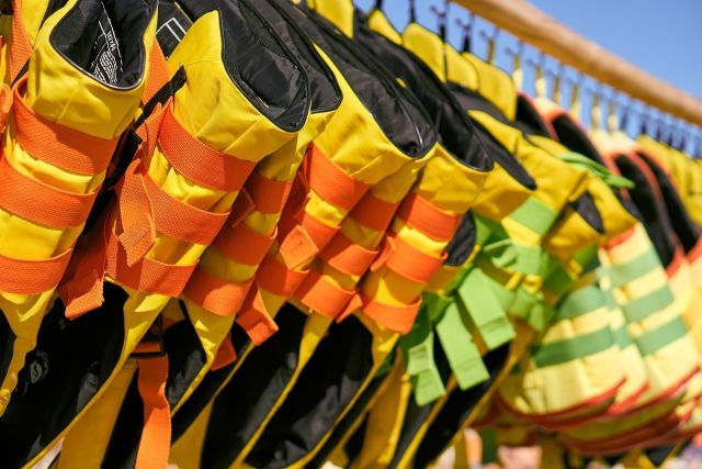 Life jacket 4509308 1280