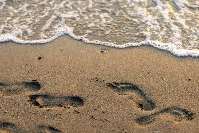 Footprints 8446394 1920 pixabay