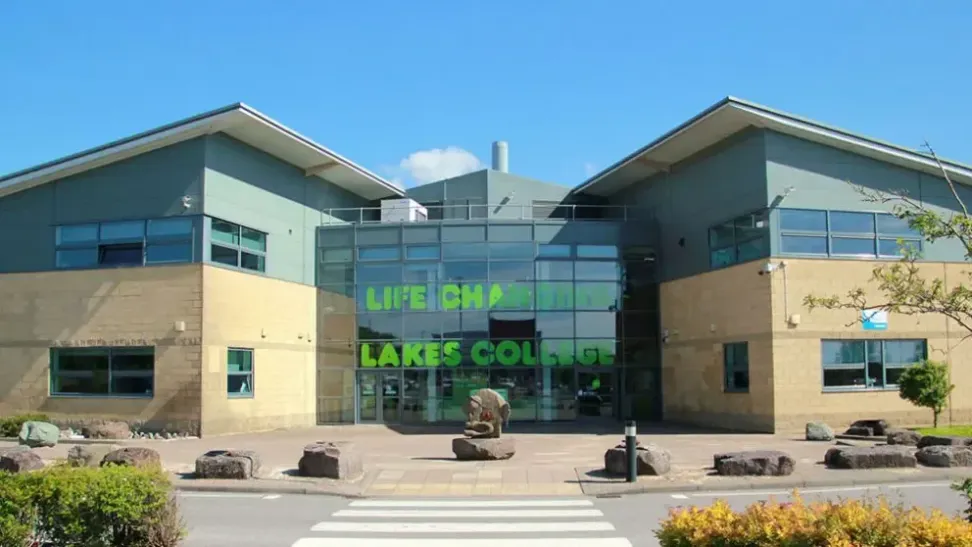 Lakes College