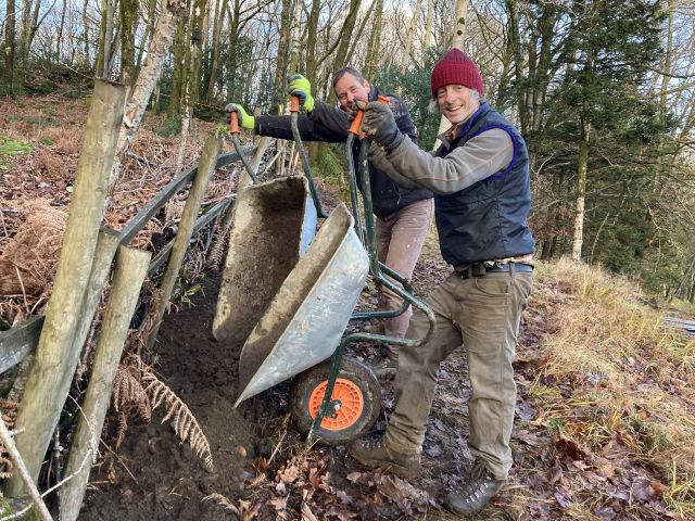 Hedge planting Toby and Graham