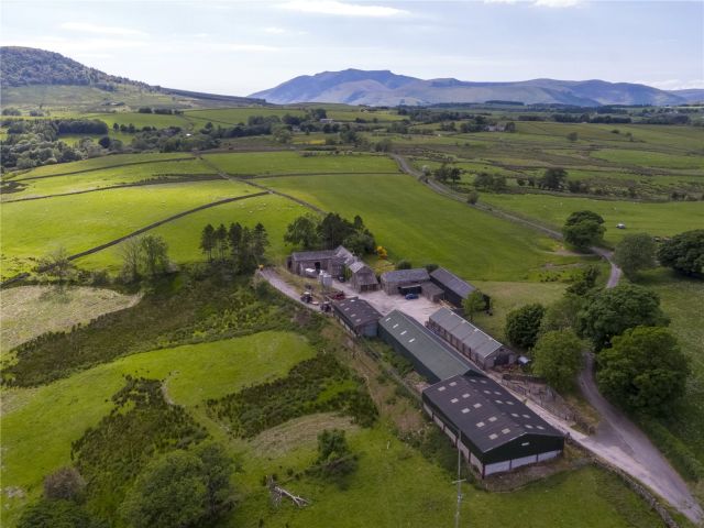 HH Land and Estates Farmyard 2_Tracey Jackson