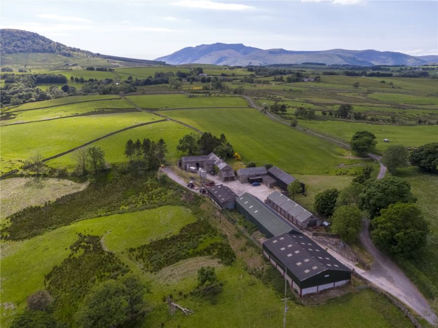 HH Land and Estates Farmyard 2_Tracey Jackson